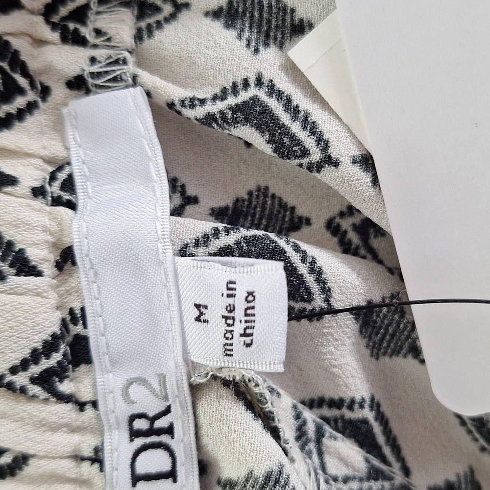 DR2 Black and Cream Shorts Geo Print - Picture 6 of 8